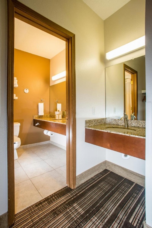 Northfield Inn Suites and Conference Center image 47